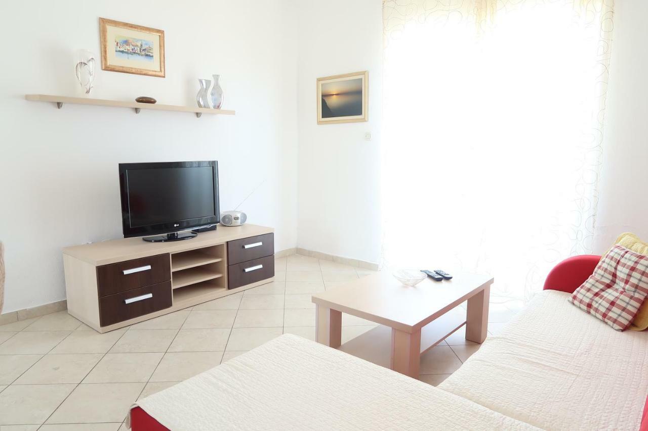 Apartments Maras Примоштен Экстерьер фото