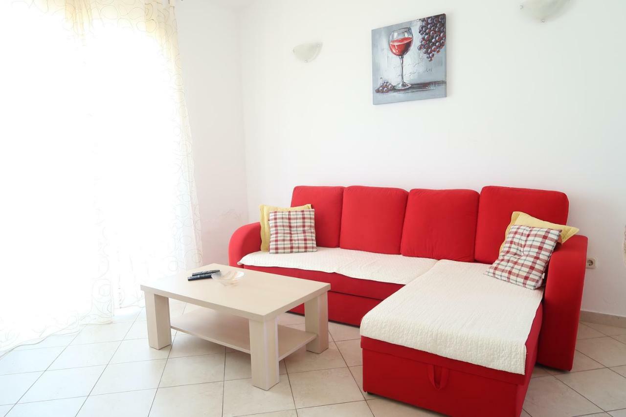 Apartments Maras Примоштен Экстерьер фото