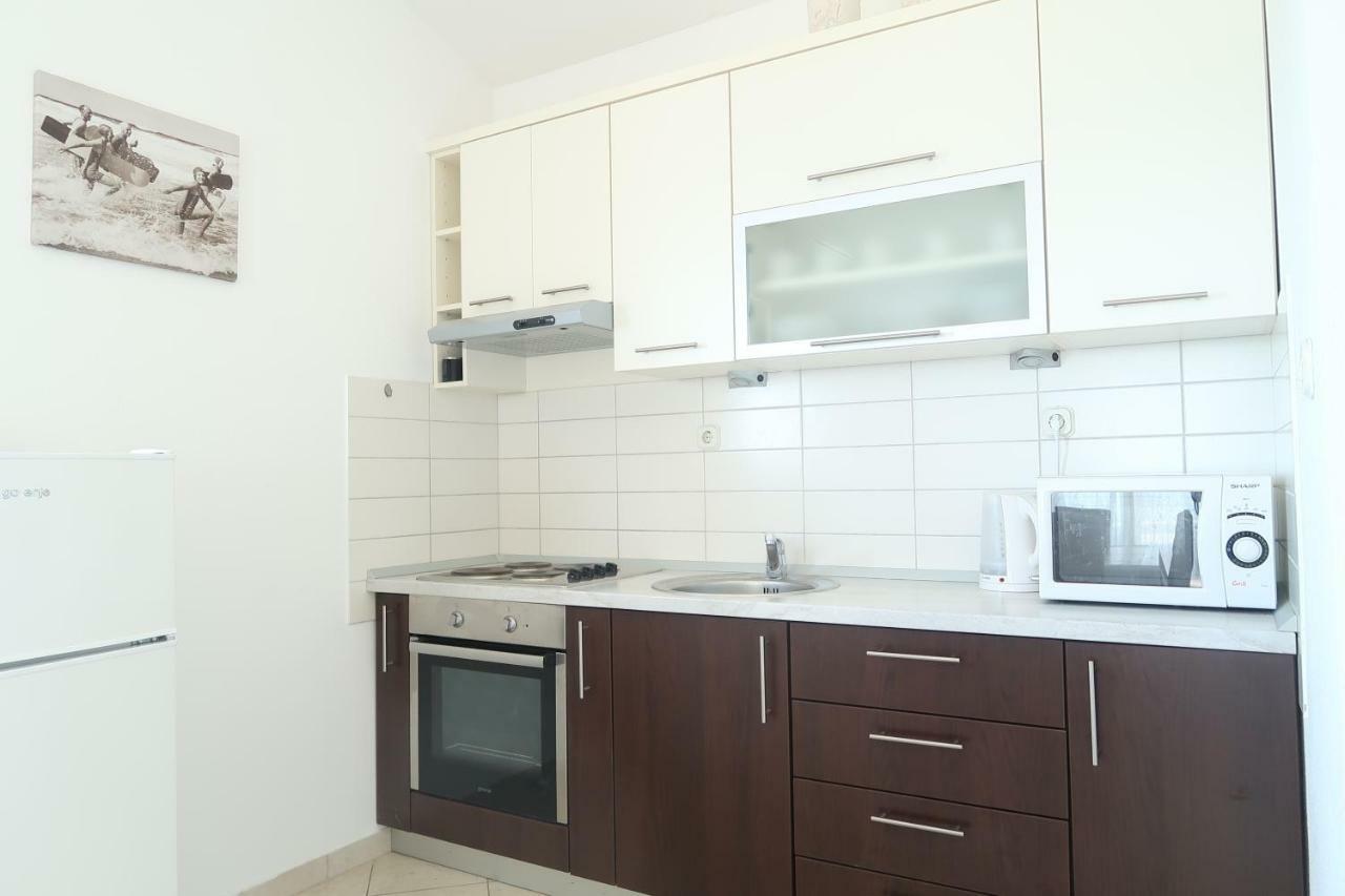 Apartments Maras Примоштен Экстерьер фото