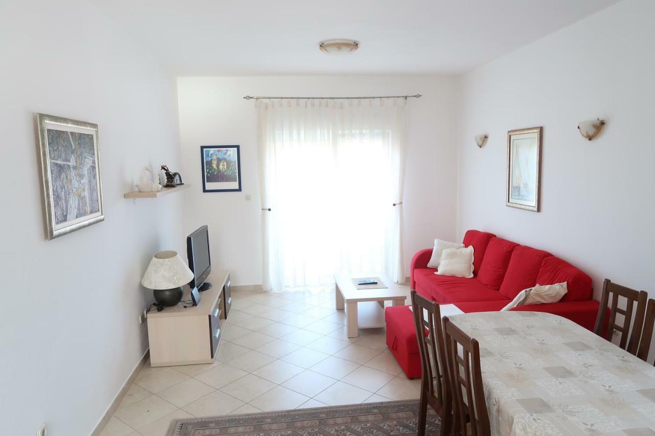 Apartments Maras Примоштен Экстерьер фото