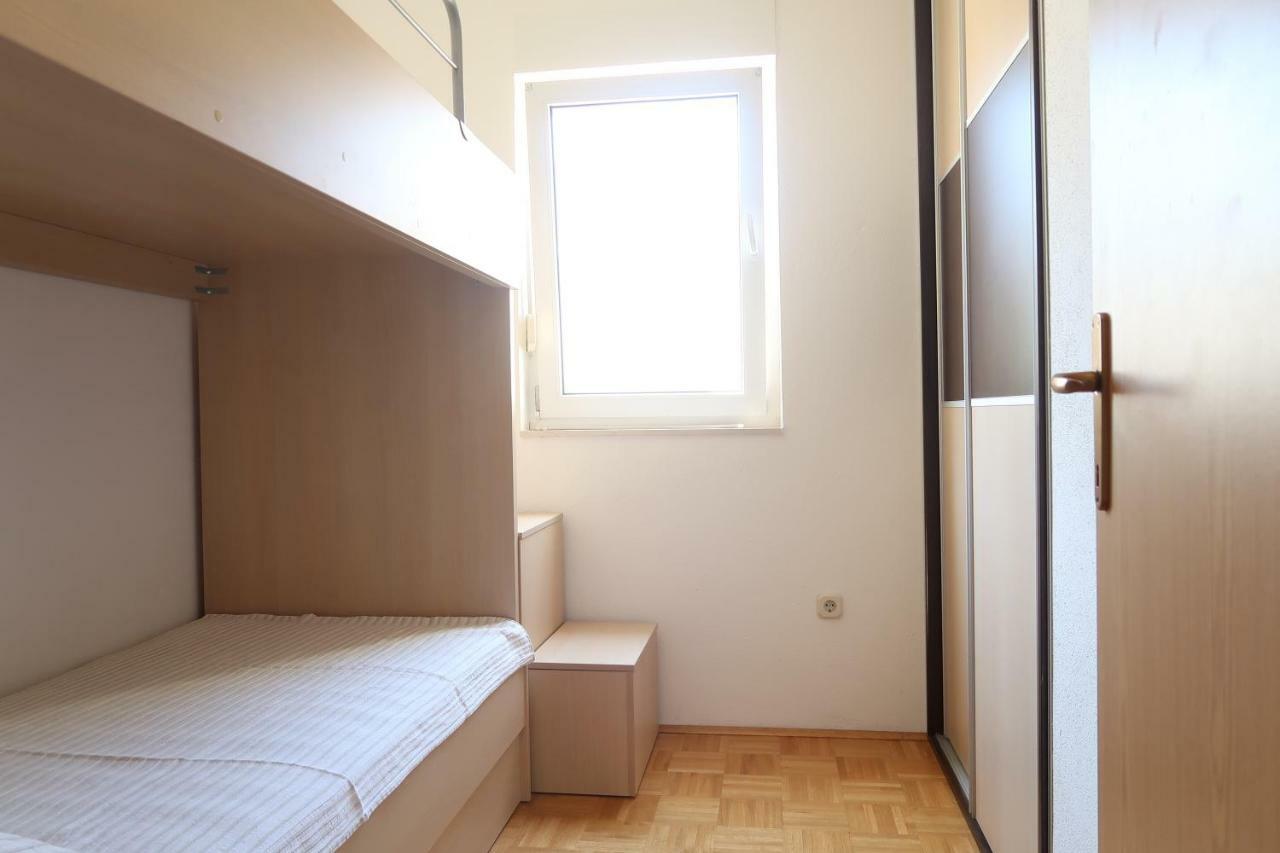 Apartments Maras Примоштен Экстерьер фото