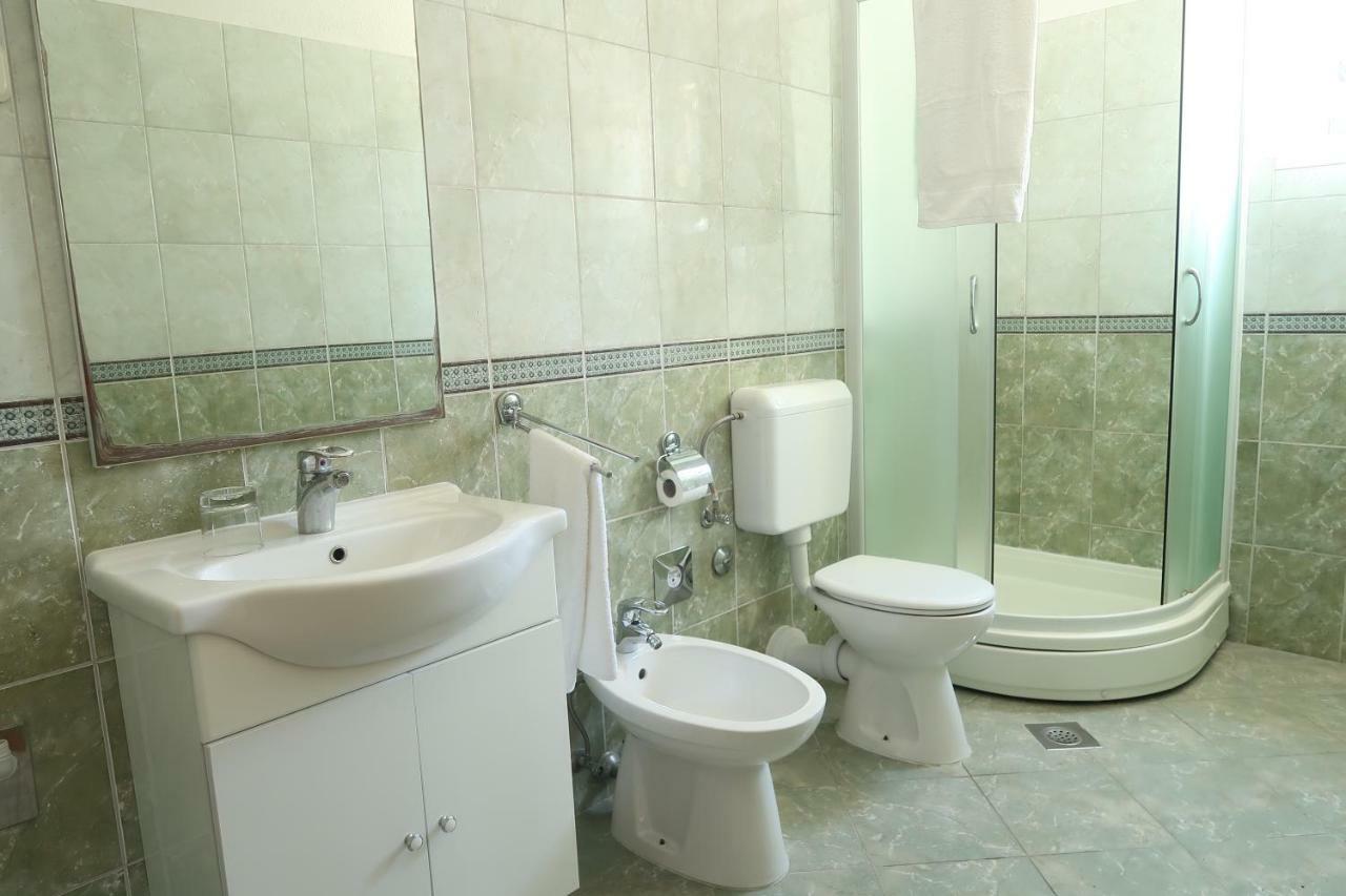 Apartments Maras Примоштен Экстерьер фото