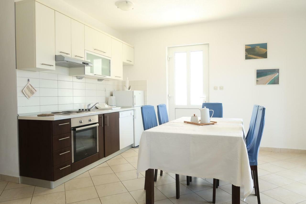 Apartments Maras Примоштен Экстерьер фото