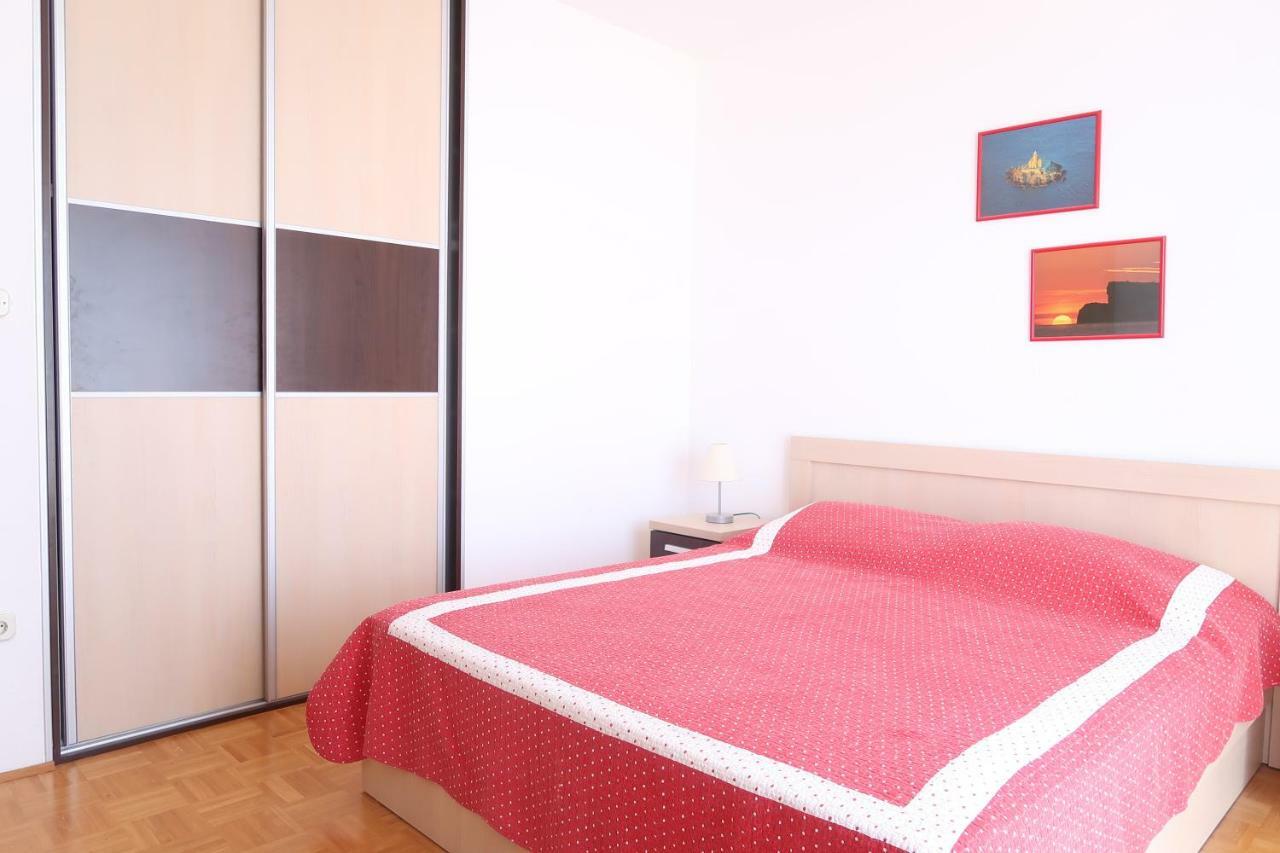 Apartments Maras Примоштен Экстерьер фото