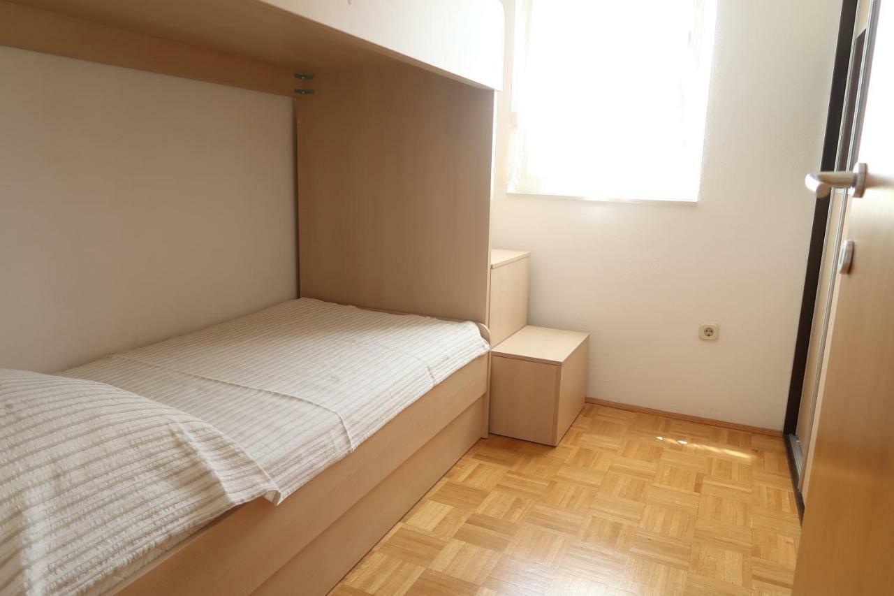 Apartments Maras Примоштен Экстерьер фото