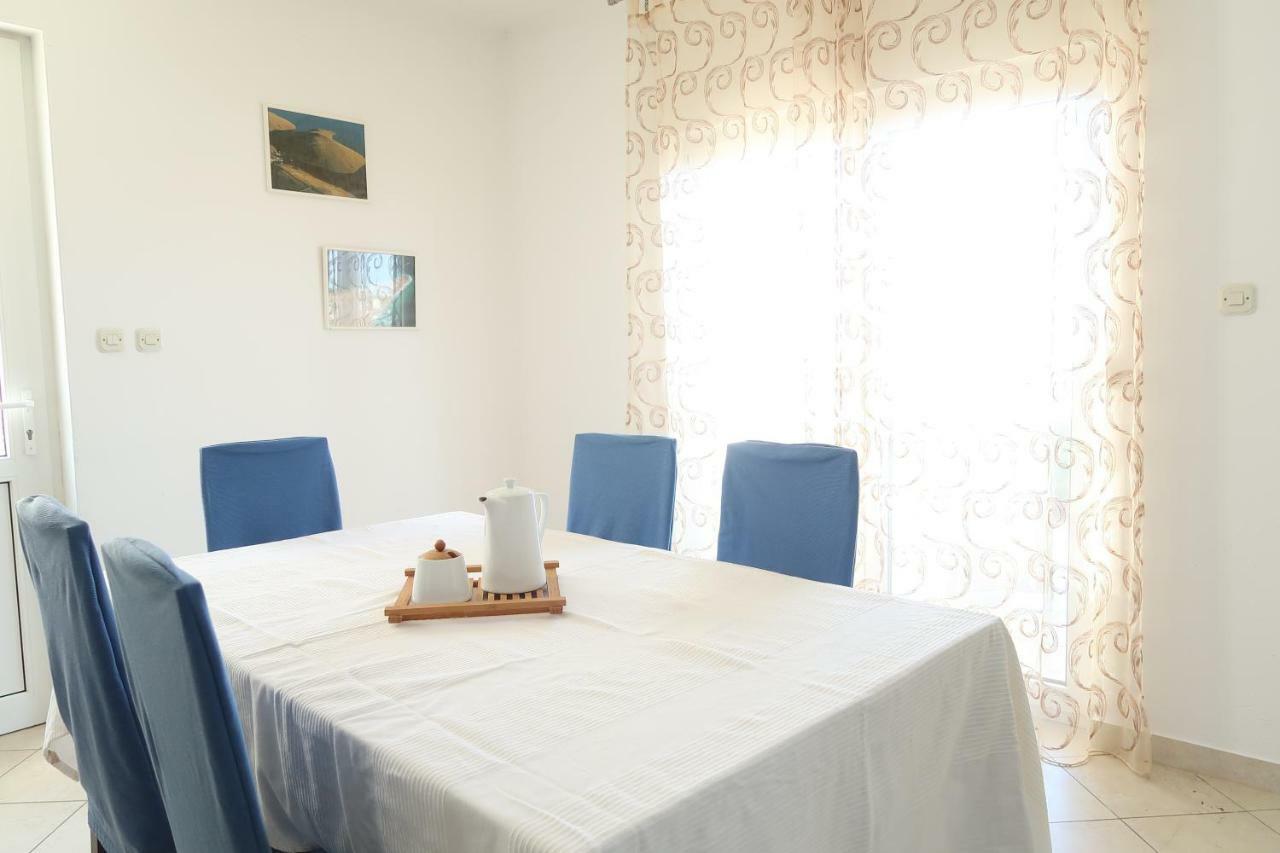 Apartments Maras Примоштен Экстерьер фото